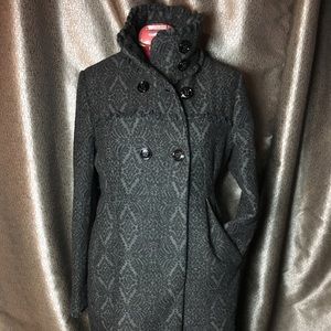 Like new STEVE MADDEN Coat.  Large.